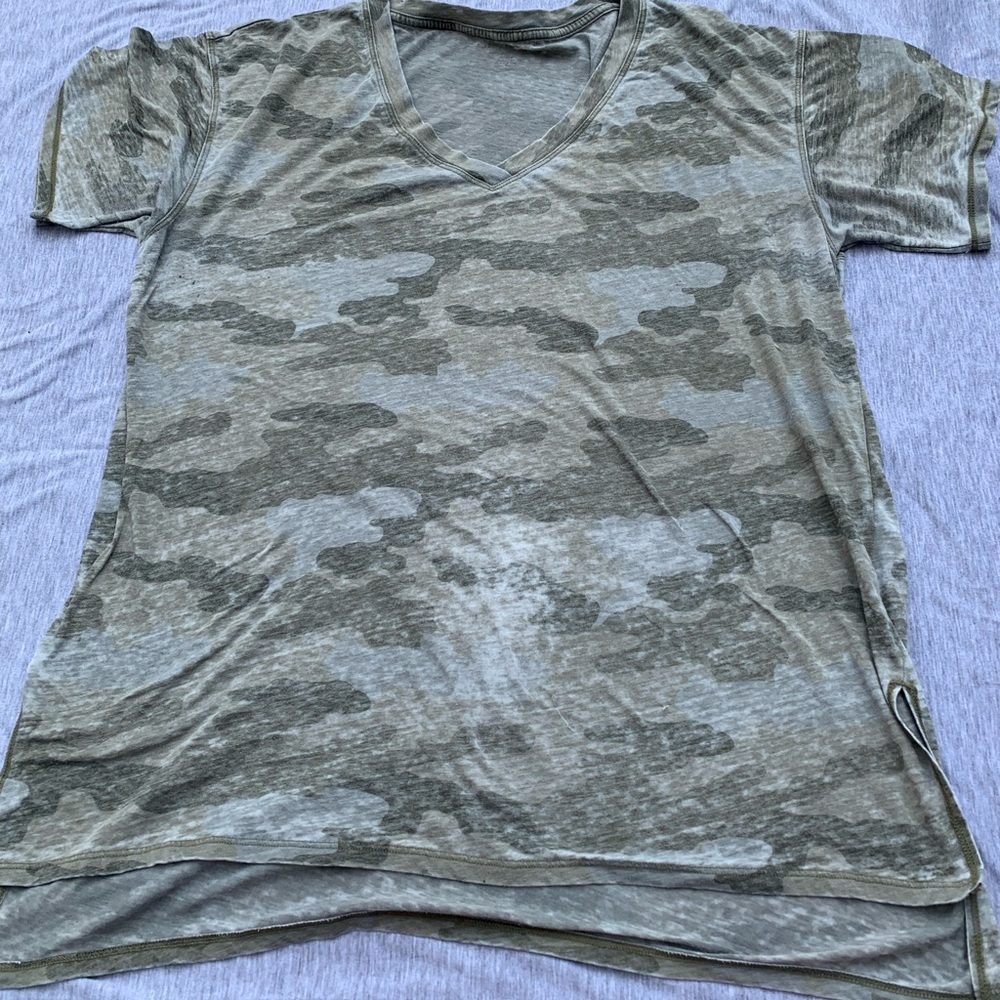 Large American Eagle Camo V-Neck Tee